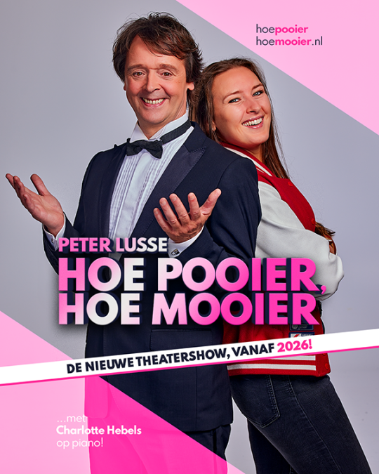 Poster van Peter Lusse’s theatershow ‘Hoe Pooier, Hoe Mooier’ met Charlotte Hebels op piano, in de Theaterhoeve in Schinveld.